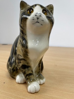 Mike Hinton (Winstanley) Brown Tabby & White Sitting 1990s Size 3