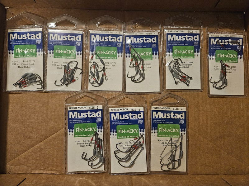 9 Packs Of MUSTAD FiN-A'CKY 1/32 oz Finesse Hooks 3 Each Of Sizes 6, 4, & 2