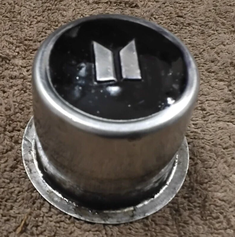 Tapa central metálica Isuzu, 1975, 1976, 1977, 1978, 1979 - 2004, 2,25" de diámetro Foto 3 de 4