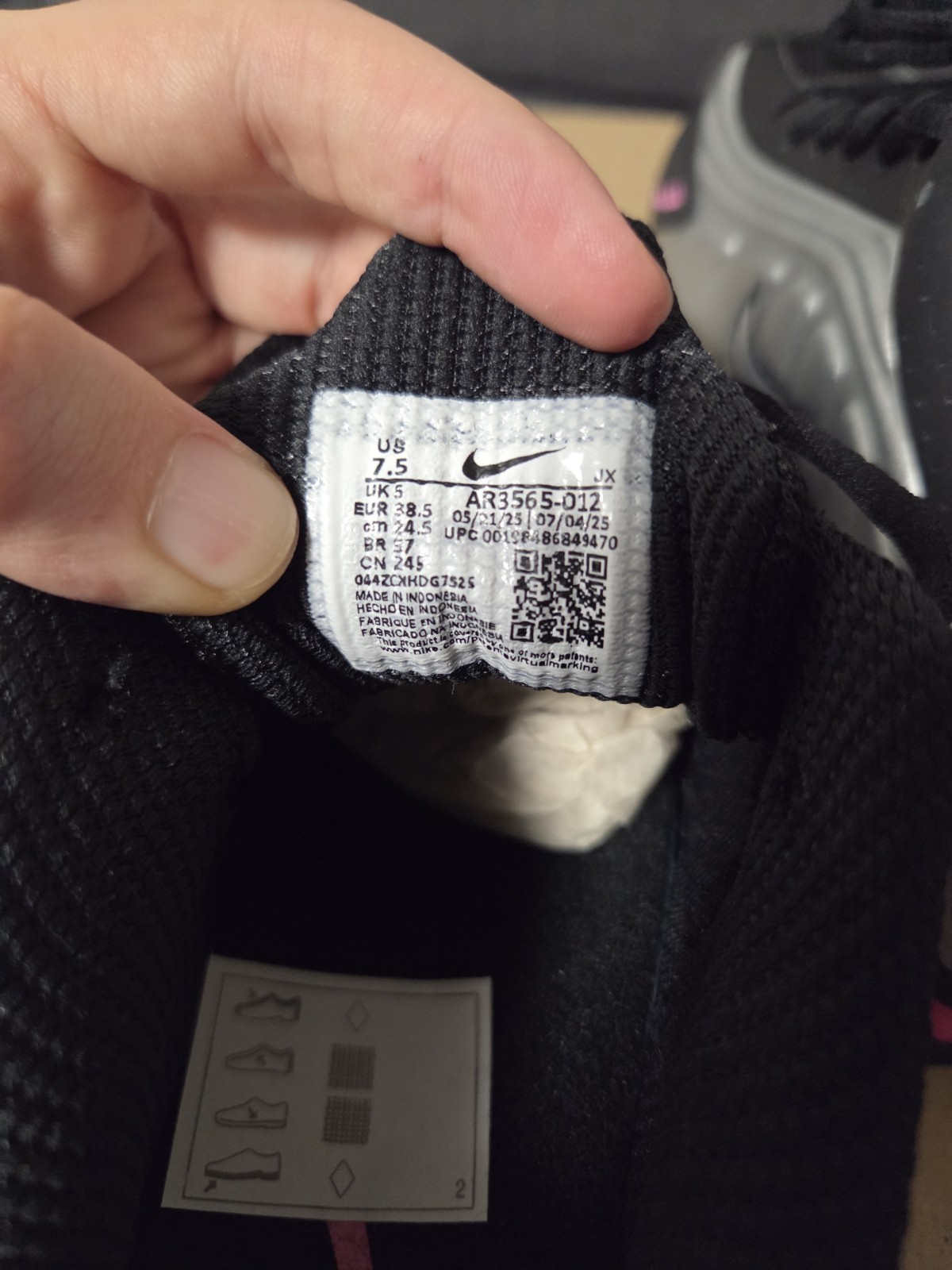 Nike Shox R4 Black Metallic Silver Pink Blast 38.5 EUR US 7.5 Women New AR3565 thumbnail 8