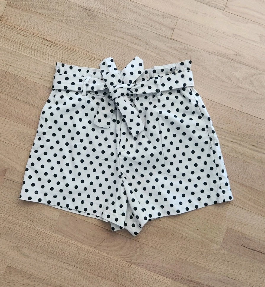 IVIVI 100% Linen Polka Dot Black And White Shorts Women's Size Medium EUC
Opens in a new window or t