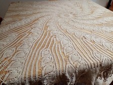 TOVAGLIA - COPRITAVOLO - Ricamata a mano ad Uncinetto - Rotonda - Diam. 130 cm.