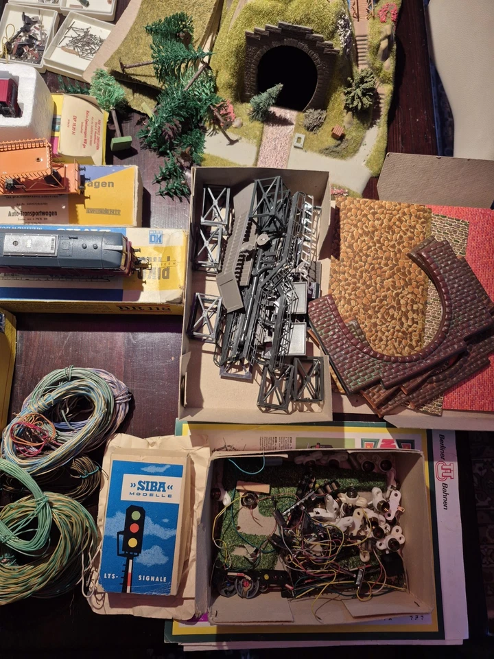 H0 Konvolut Piko Modelleisenbahn Schienen/Deko/Waggons - Bild 3 von 4