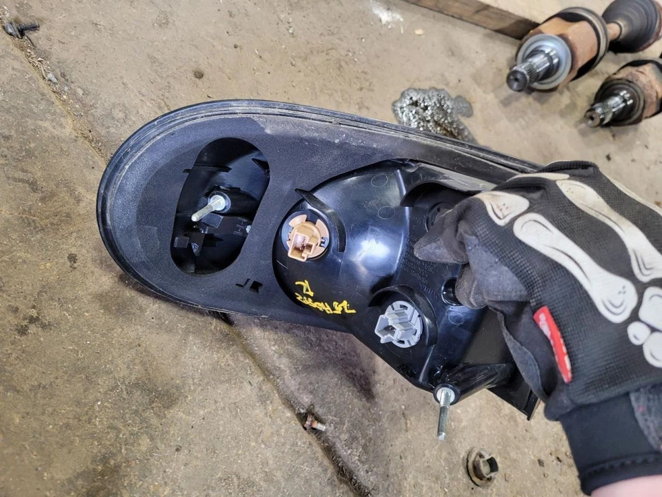 Luz trasera derecha pasajero para 07-11 FJ CRUISER 2042891 Foto 2 de 2