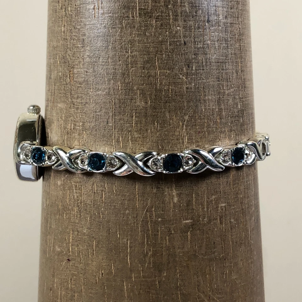 Relógio Avon Feminino F30136-1/P Vestido Oval Pulseira de Pedras Preciosas Azul Quartzo 19mm 7 1/4" - Imagem 3 de 4