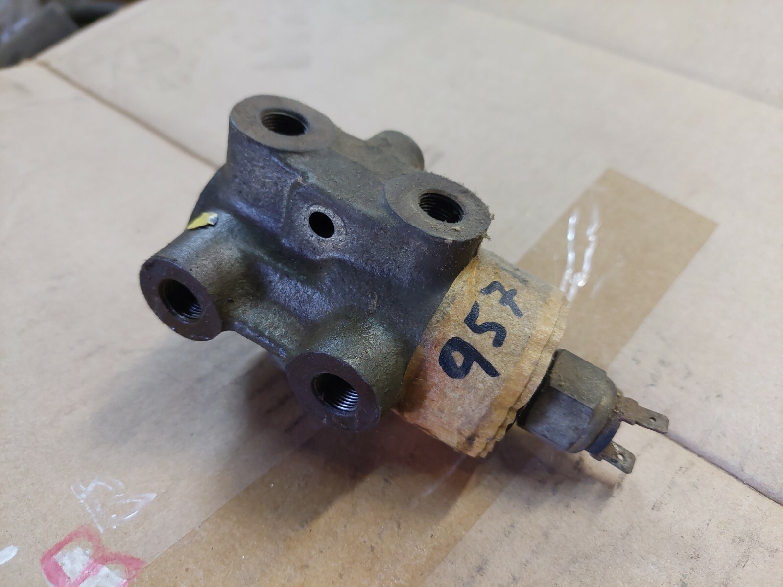 NOS TRACTOR PARTS K957107 VALVE fit DAVID BROWN 1294, 1194, 1490 