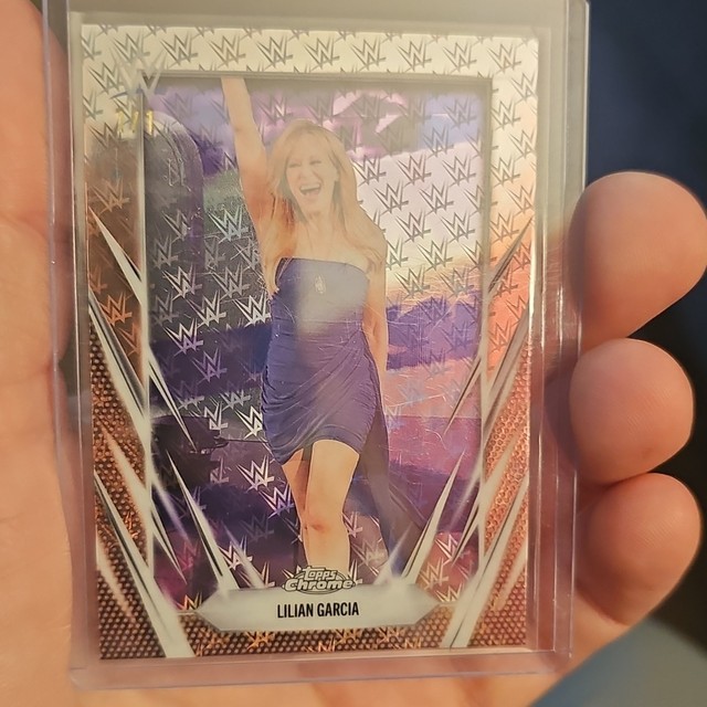 Topps 2026 Topps Chrome WWE Logofractor Edition Lilian Garcia #182 1/1 Rose Gold