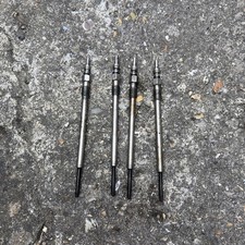4x BOSCH Glow Plugs For VAUXHALL ASTRA H 1.9D 16V 2004 - 2011