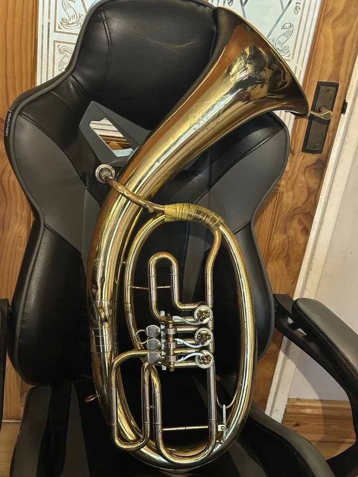 Cuerno tenor vintage de eufonio ovalado con válvula giratoria Amati + estuche y boquilla COMO ESTÁ Foto 2 de 4