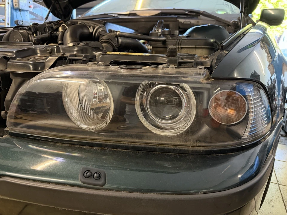 E39 Ein Satz Xenon Scheinwerfern Orginal BMW E39 5er - Bild 1 von 4
