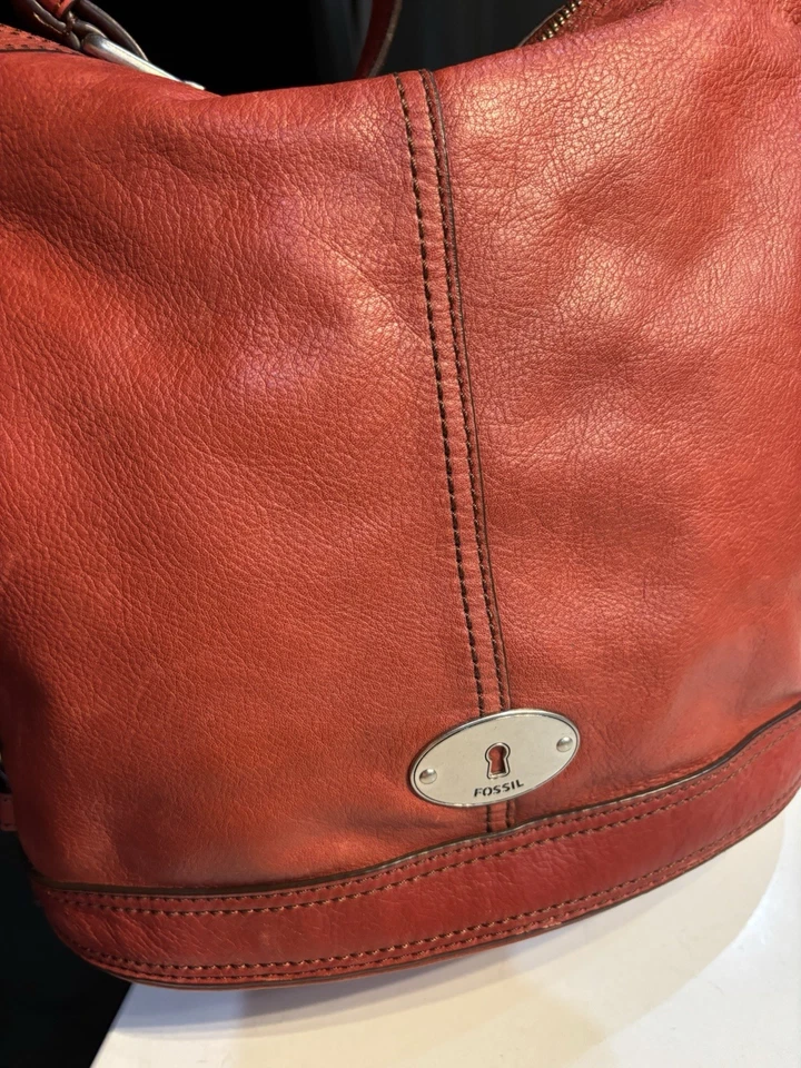 FOSSIL Vintage Maddox Red Leather Top Zip Bucket  Purse Hobo  Rare Fall Winter - Image 2 of 4