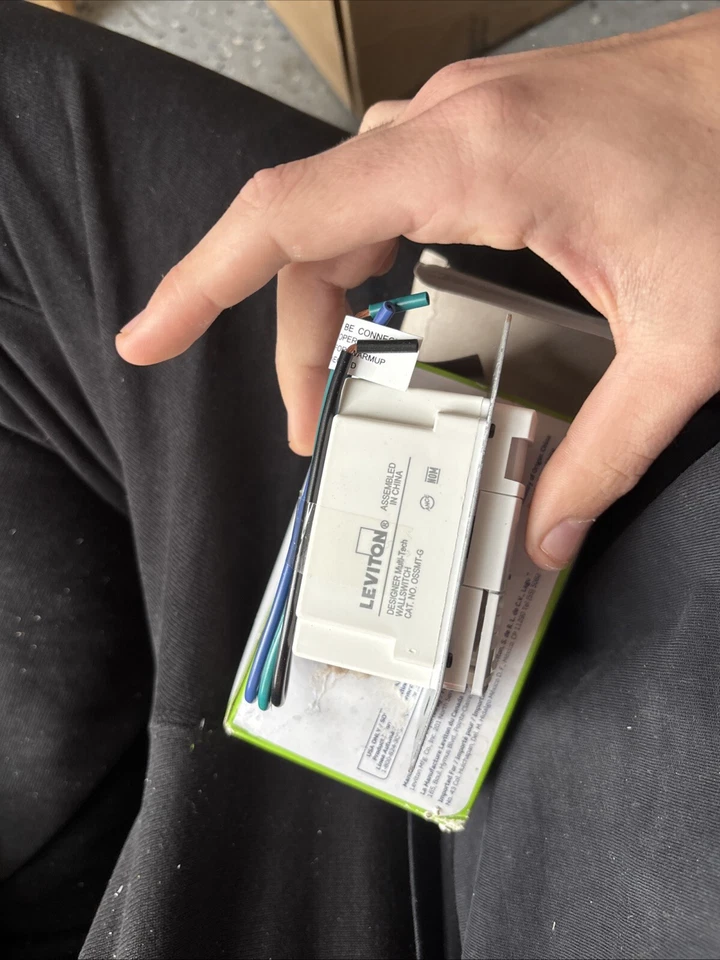 Leviton OSSMT-GDW Dual-Tech Occupancy Sensor Wall Switch, 120/277 V, White – NEW - Image 2 of 3