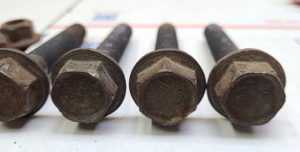 Dodge Ram 1500 2009 2010 4x4 brazo de control del eje trasero pernos de montaje juego de tuercas Foto 4 de 4