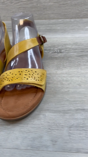 Cobb Hill Zion 2 Piece CJ0966 Women's US 8.5 Yellow Leather Slingback Sandal - Video 1 of 1
