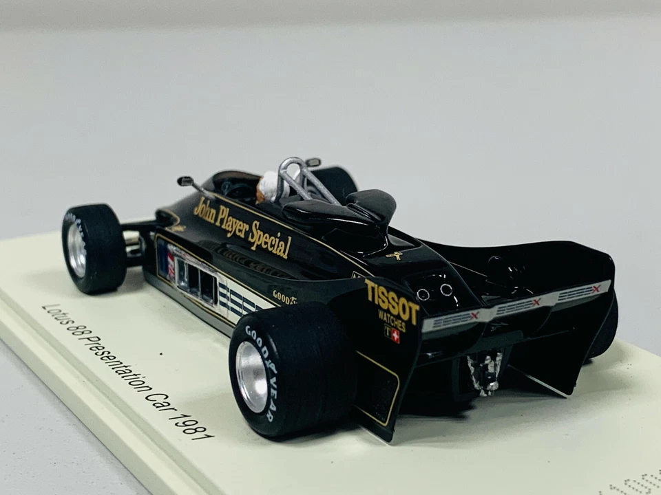 Spark F1 Lotus 88 Présentation 1981 with C. Chapman 1/43 UK002 1120 - Photo 2/3