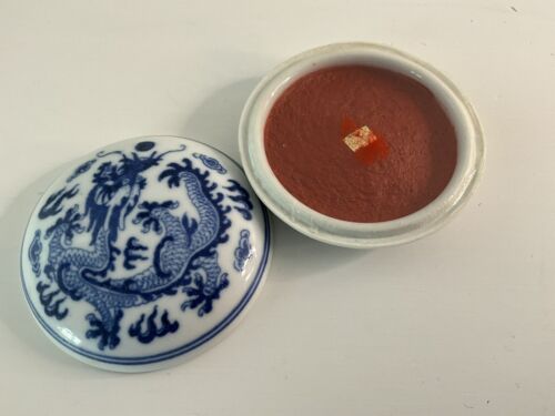 Vintage Blue & white Ceramic Seal Paste Pots with 4 Character Marks on both - Picture 6 of 7