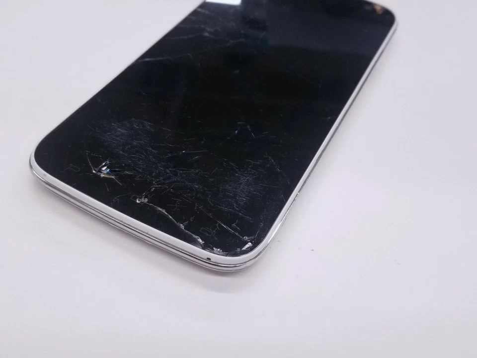 BLU Studio 6.0 HD (D651U) 4 GB - Blanco (Desbloqueado) agrietado mal tacto 48701 Foto 3 de 4