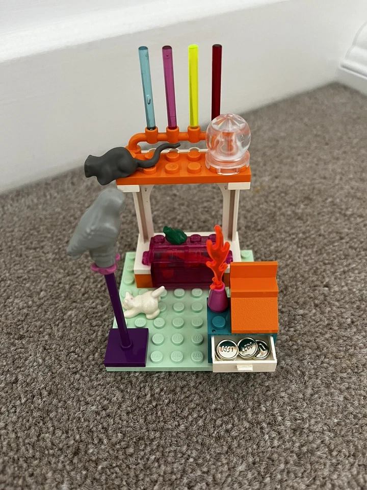 LEGO Harry Potter 4723 Diagon Alley Shops, photo 2 of 4