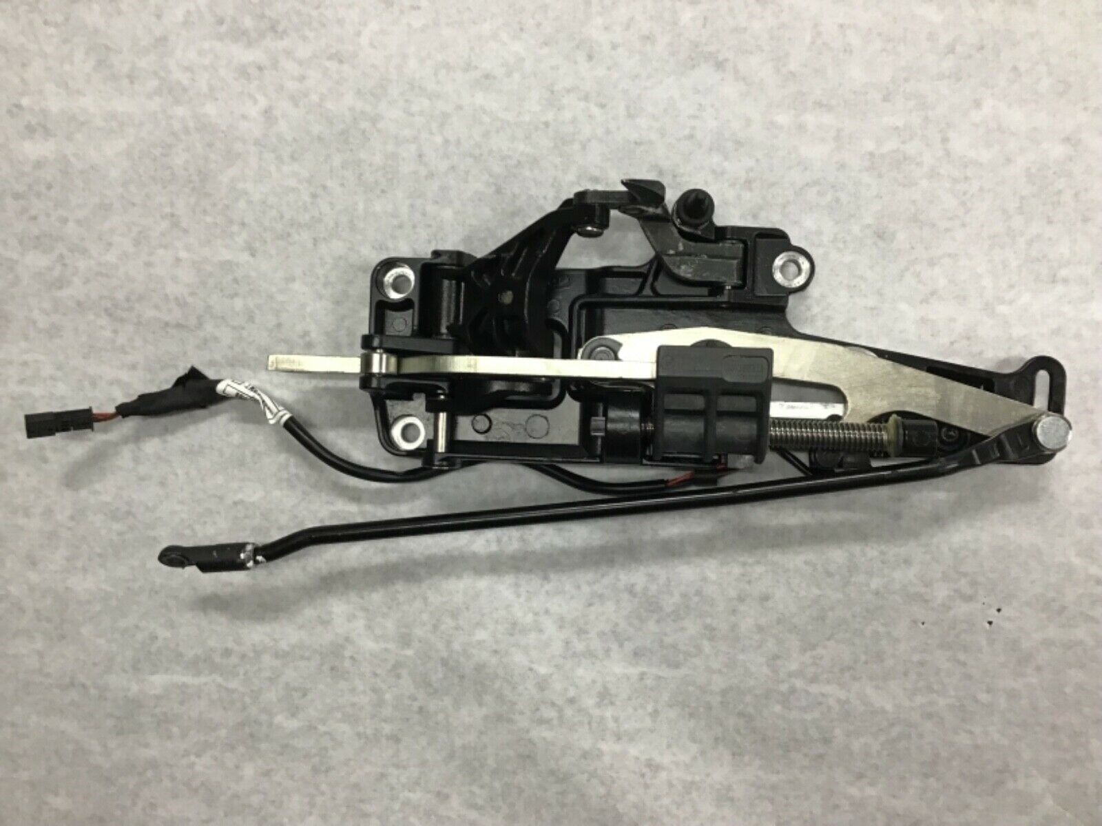 Maserati Gran Turismo convertible WEBASTO Left Driver Side Convertible Top Latch