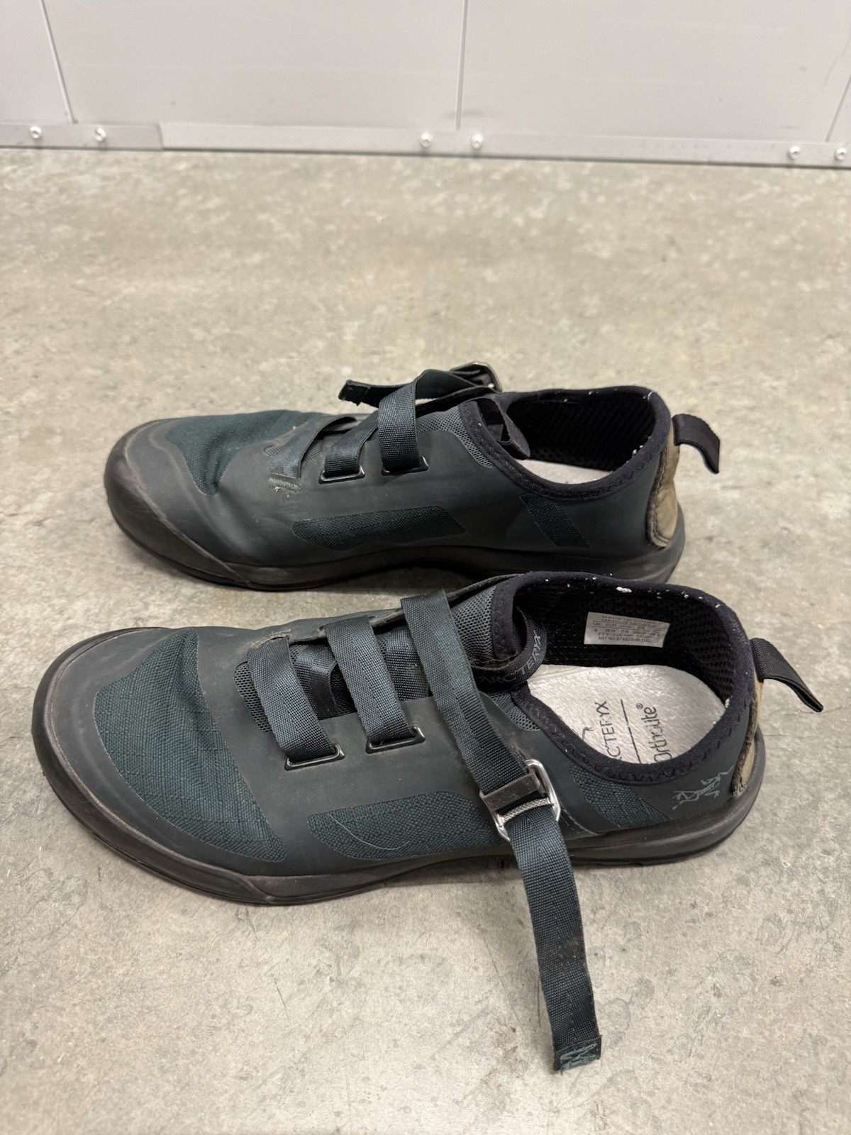 Arc’teryx Arakys Approach Shoes Vibram Trekking Outdoor Low Top, Men’s 7.5 image 2