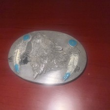 1993 SISKIYOU Pewter Belt Buckle Wolf Head w/FEATHERS  Faux Turquoise Details