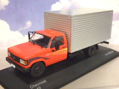 TOP WHITEBOX 1/43 1985 CHEVROLET D-40 D40 BOX TRUCK RED & SILVER WB267