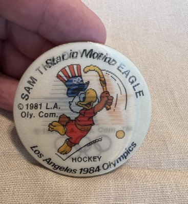 1984 Olympics Hockey Button ''Lenticular'' Sam Eagle Mascot 2 1/2'' Made in USA