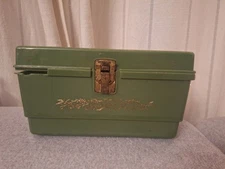 VINTAGE GREEN PLASTIC SEWING CRAFTS STORAGE BOX CASE WITH 1 TRAY AND MATERIALS 