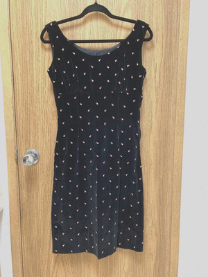 1950s/1960s Jo Collins Wiggle Pencil Dress Black Velvet Embroidered Roses XS 34 