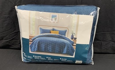 NEW IN PACKAGE Moonlight Bedding Lydia Navy King Bedspread Set