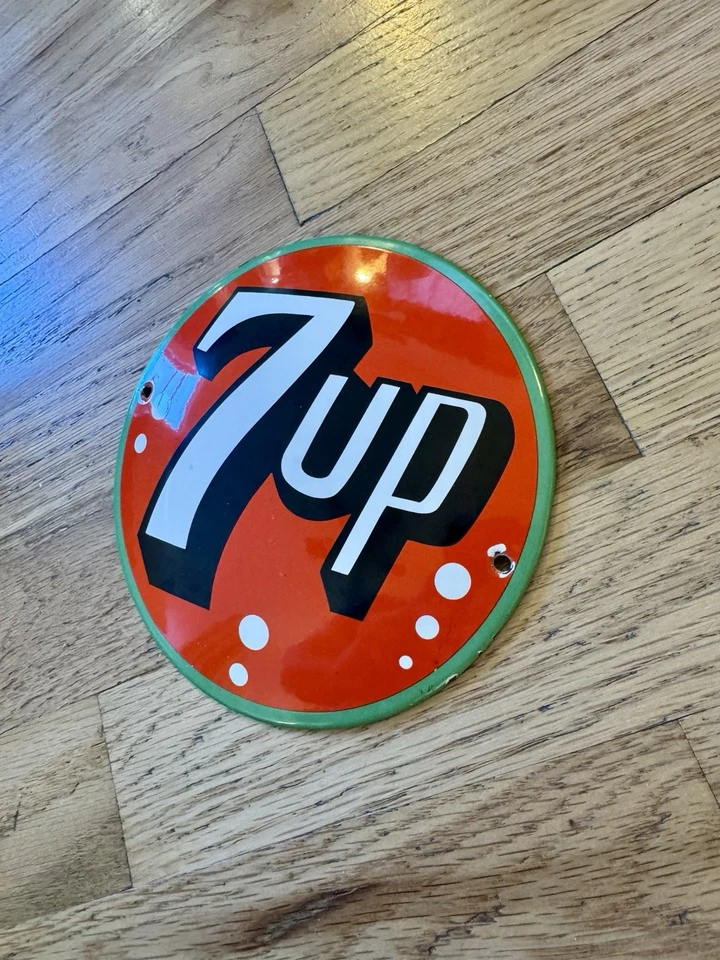Pequeña cúpula vintage de letrero de porcelana 7up  Foto 3 de 4