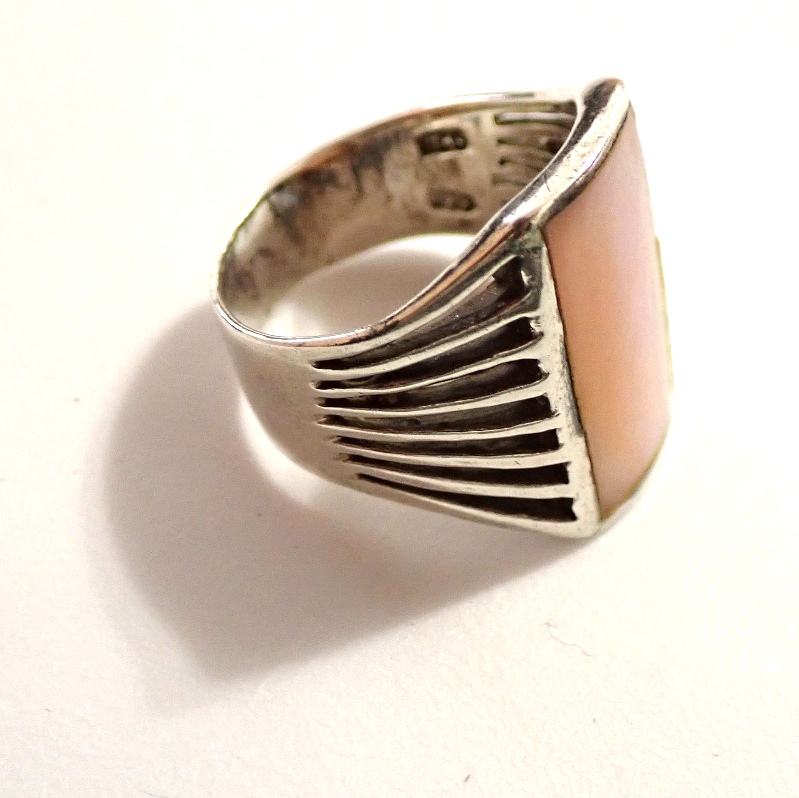 Size 9 Rectangular Pink MOP Ring Ventilated Taper… - image 2