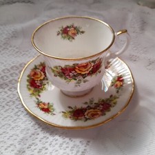 Elizabethan English Garden Fine Bone China Tea Cup and Saucer Preloved Vintage
