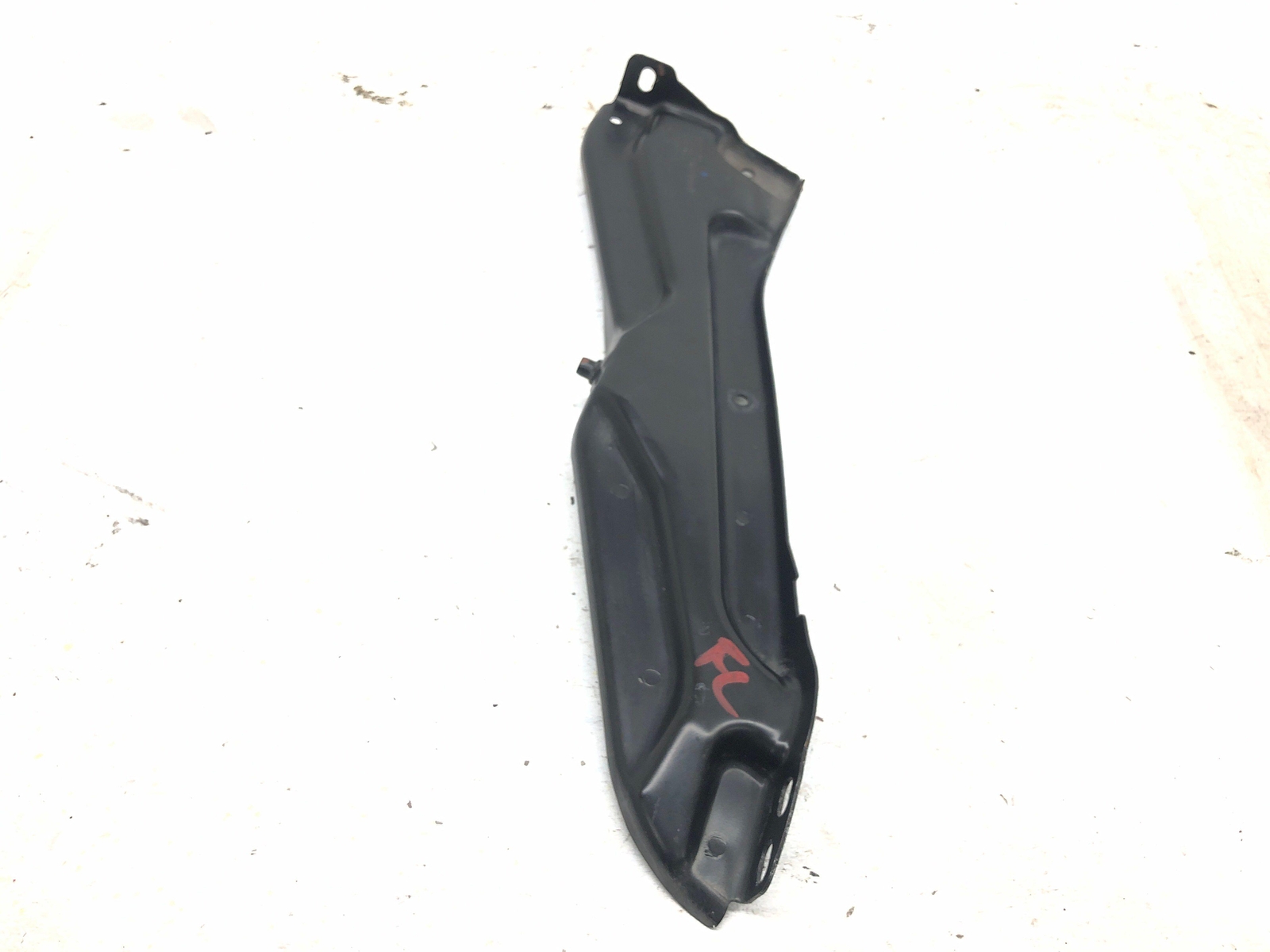2016-2020 BENTLEY BENTAYGA LEFT INTERCOOLER CHARGE AIR COOLER BRACKET 36A805511A