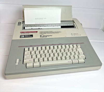 Smith Corona XL 2900  Typewriter With Cover And Box - New Ribbon - Tested Works