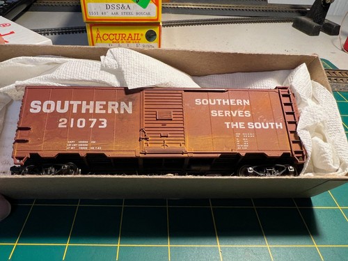 Coche de caja de acero ACCURAIL 3532 Southern 21073 40' AAR RTR | Condition: Used