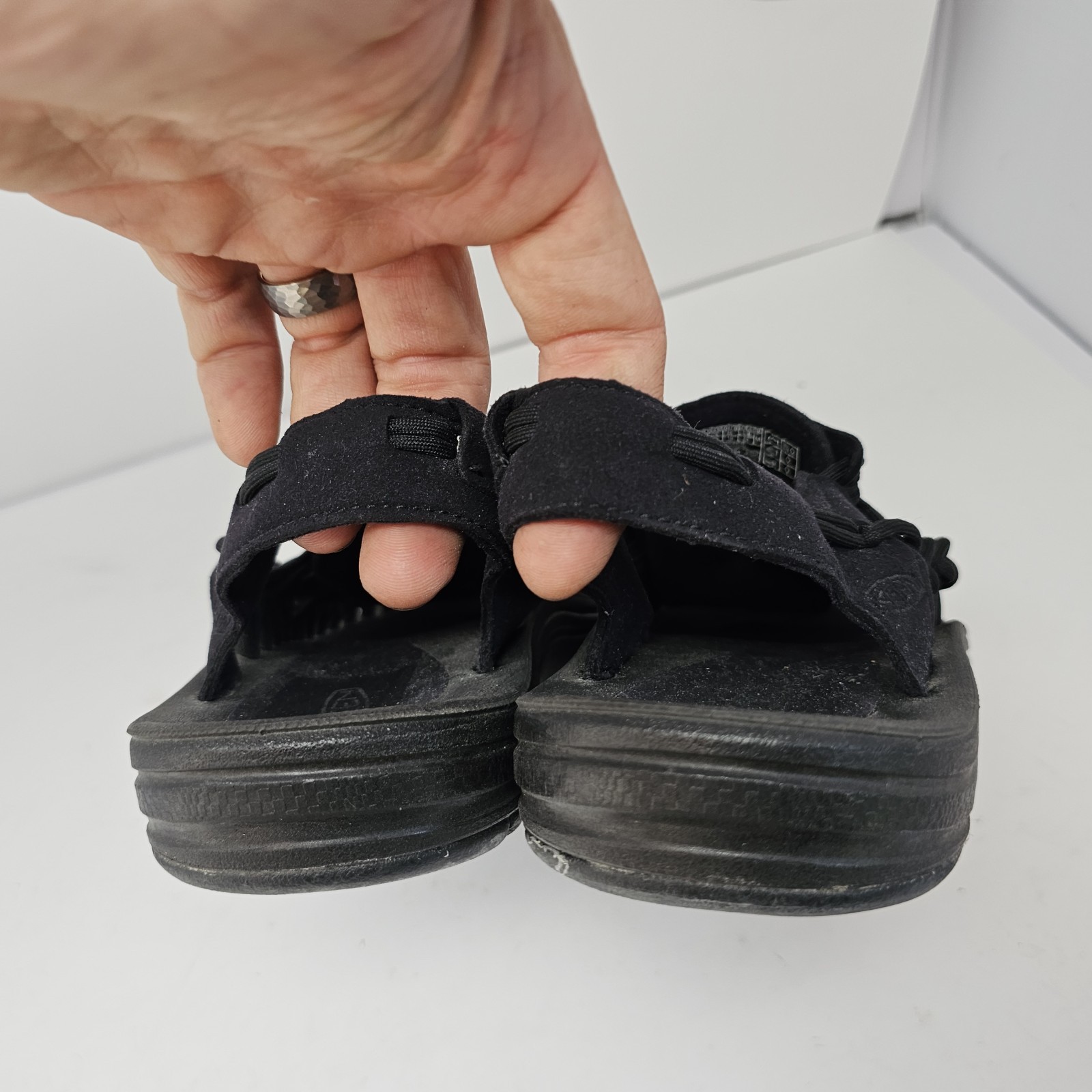 Sandali Keen Uneek da uomo 11 M neri in corda elastica intrecciata cinturino alla caviglia sneaker barca