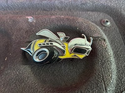 GENUINE MOPAR 1970 DODGE SUPER BEE HOOD  EMBLEM # 2998065 - 31025