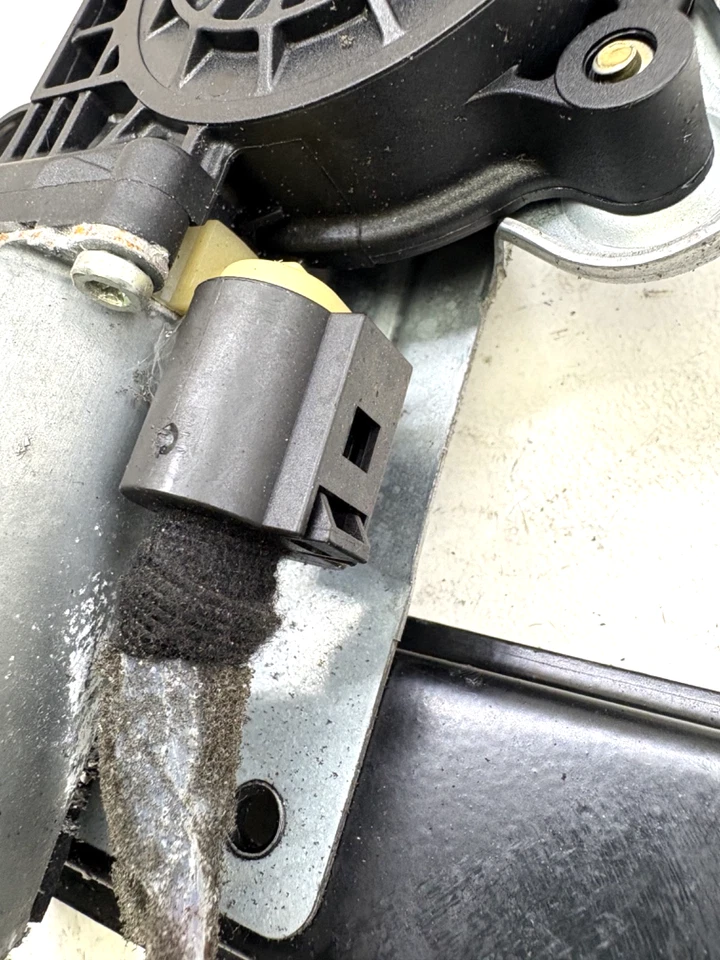 Volvo XC90 2007 2,4 diésel regulador ventana trasera izquierda Foto 3 de 4