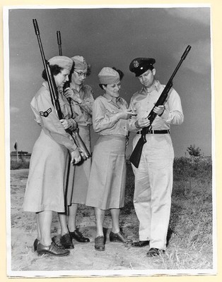 1950 USAF 433rd Troop Carrier Wing WAF at Skeet Range Atterbury 8x10 News Photo