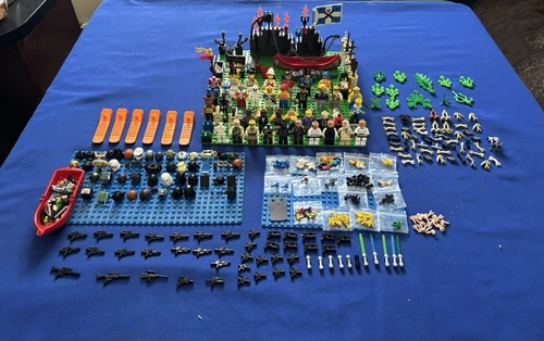 Huge LEGO Mini figures Mixed Lot - Vintage / Weapons /Accessories - LEGO Lot