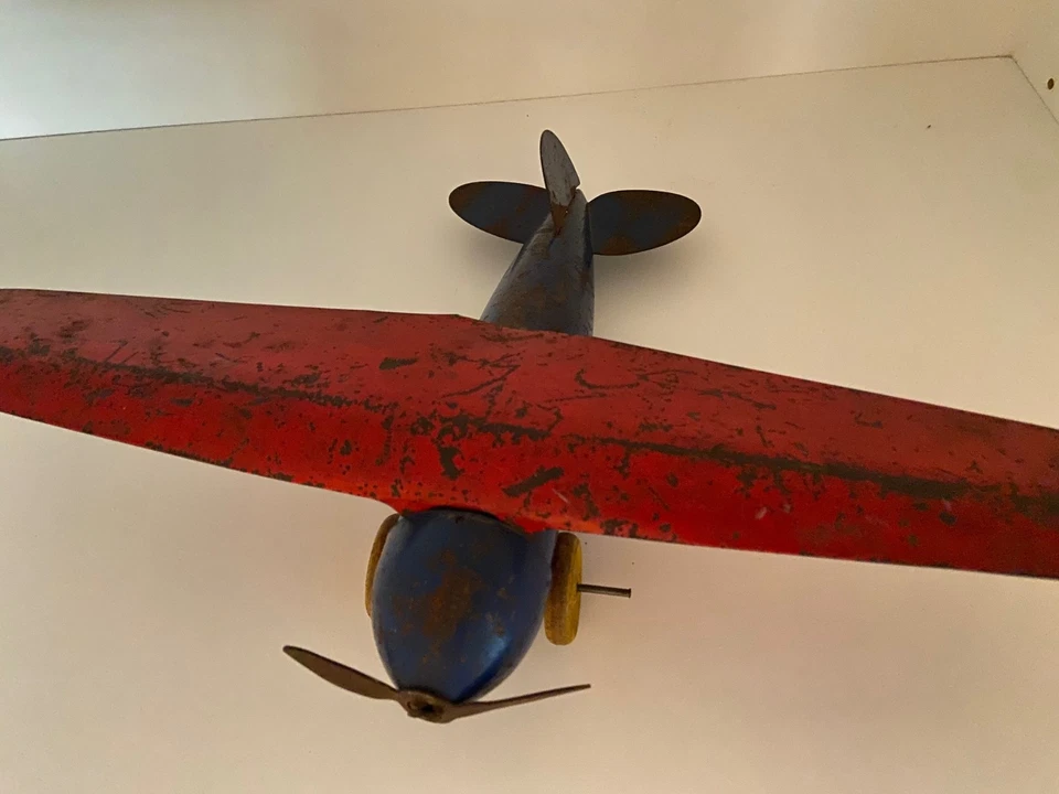 Avión monomotor vintage de acero prensado Wyandotte de los años 30 - rojo y azul Foto 4 de 4