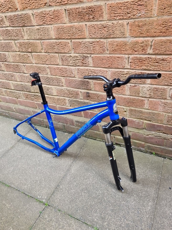 Pinnacle Hybrid Road Bike Bicycle Frame 17" Fits Upto 28"700c DISC