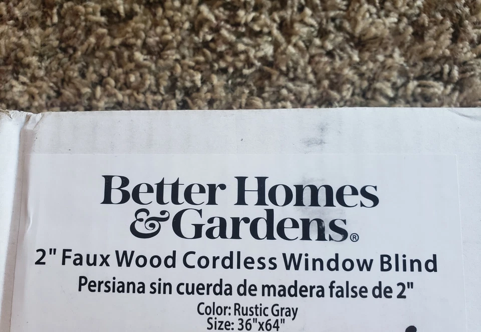 Persianas inalámbricas de madera sintética Better Homes & Gardens de 2 pulgadas, gris rústico 36" x 64" Foto 4 de 4