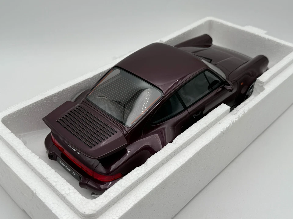 GT499 - 1992 Porsche 911 (964) Turbo S - PURPLE - 1:12 model by GT Spirit - Image 3 of 4