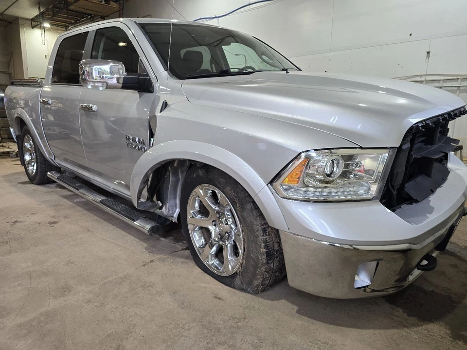 Luz trasera del conductor estilo clásico rueda de 5 orejetas para camioneta Dodge 1500 13-22 640437 Foto 2 de 4