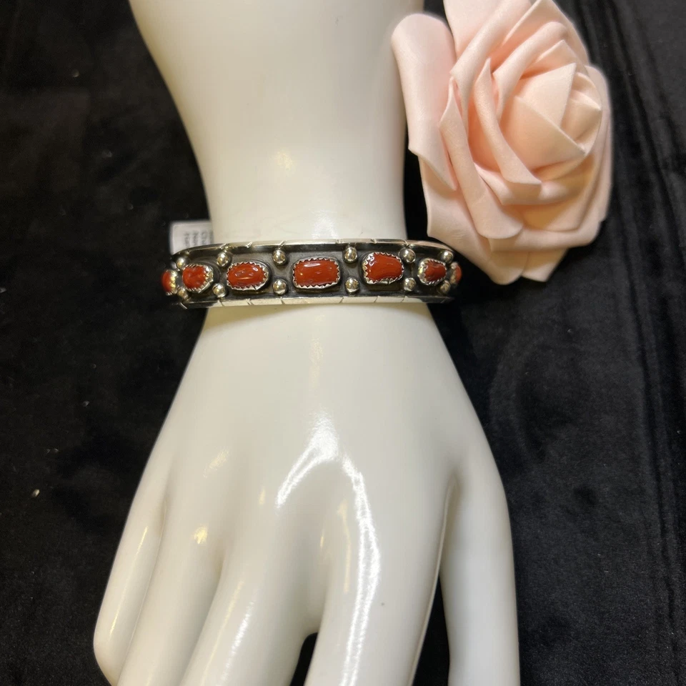 Brazalete coral abovedado plata esterlina coral RCNavajo firmado vintage 6,5 con elástico Foto 4 de 4