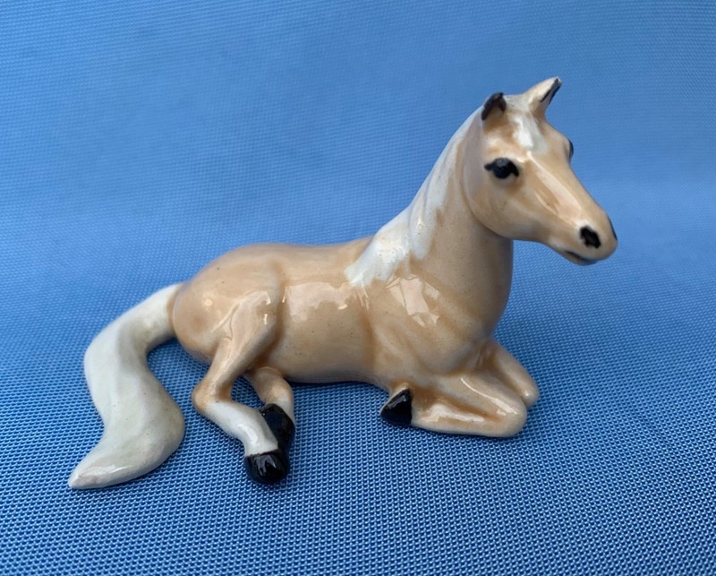Hagen Renaker #A-209 Palomino Reclining Horse - Ear Chip