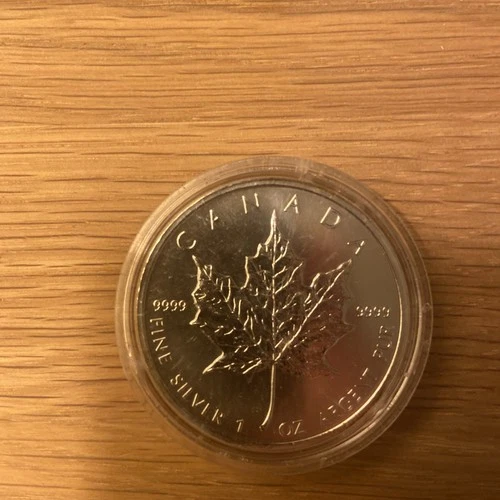 1oz 2011 Maple Leaf 9999 Silver Coin 7