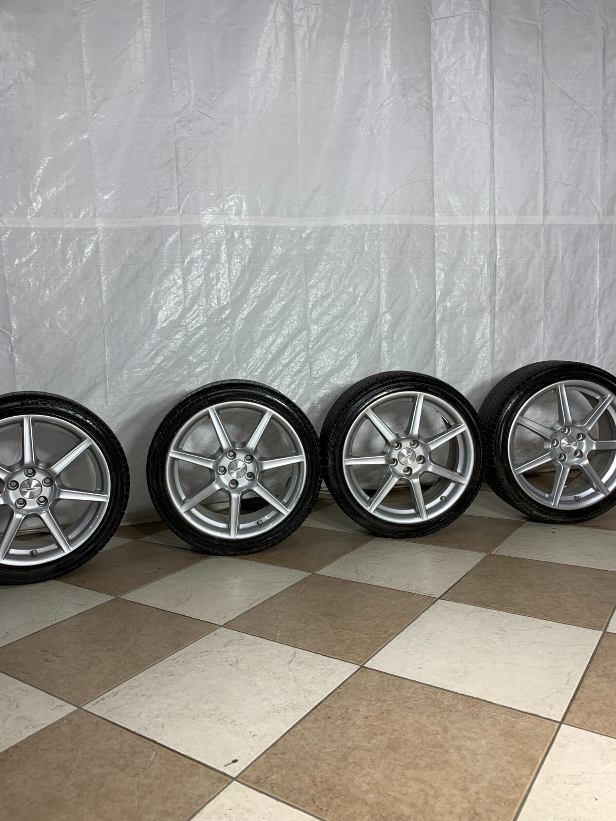 *Aston Martin V8 Vantage WHEEL (8 1/2 J X 18 50.3MM OFFSET) 6G33-1007-AB (SET4)*